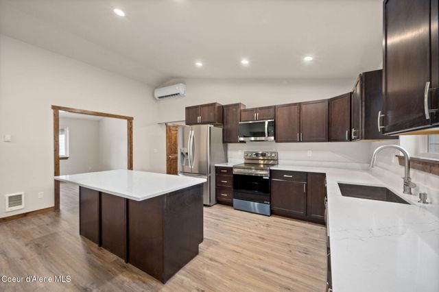 55 Flattery LN, Blanchard, ID 83804