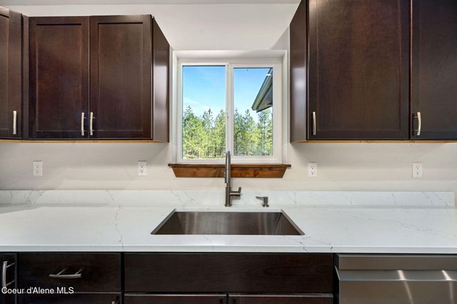 55 Flattery LN, Blanchard, ID 83804