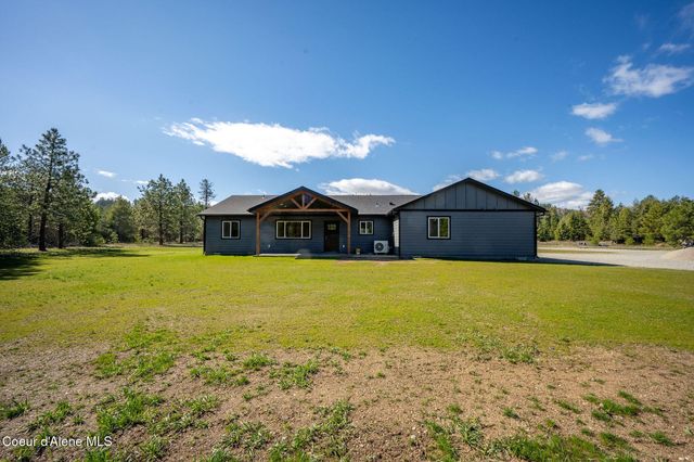 55 Flattery LN, Blanchard, ID 83804