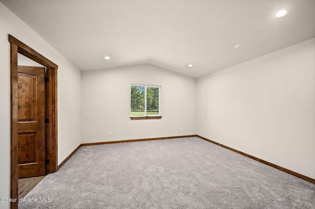 55 Flattery LN, Blanchard, ID 83804