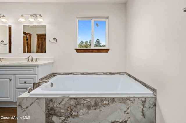 55 Flattery LN, Blanchard, ID 83804