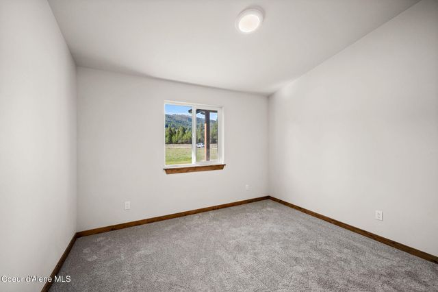 55 Flattery LN, Blanchard, ID 83804