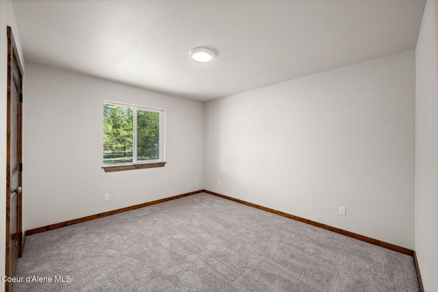 55 Flattery LN, Blanchard, ID 83804