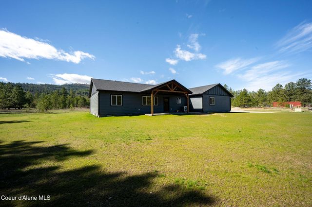 55 Flattery LN, Blanchard, ID 83804