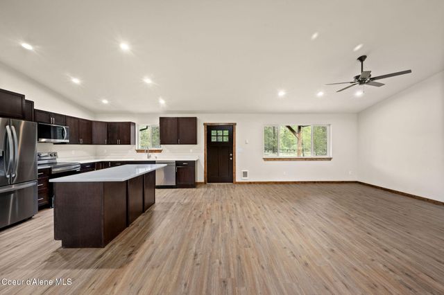 55 Flattery LN, Blanchard, ID 83804