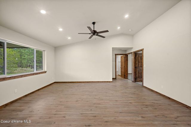 55 Flattery LN, Blanchard, ID 83804
