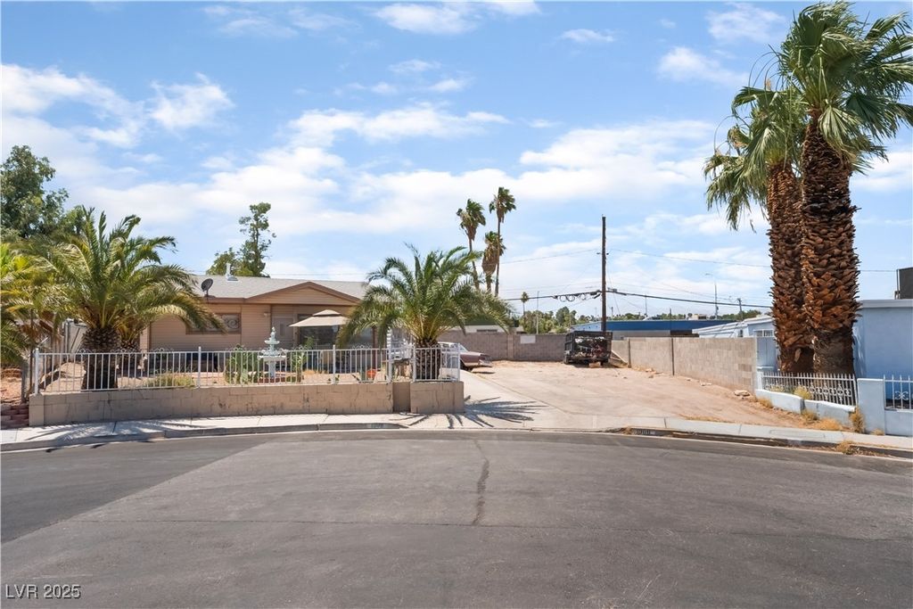 1908 Ardmore Street, Las Vegas, NV 89104