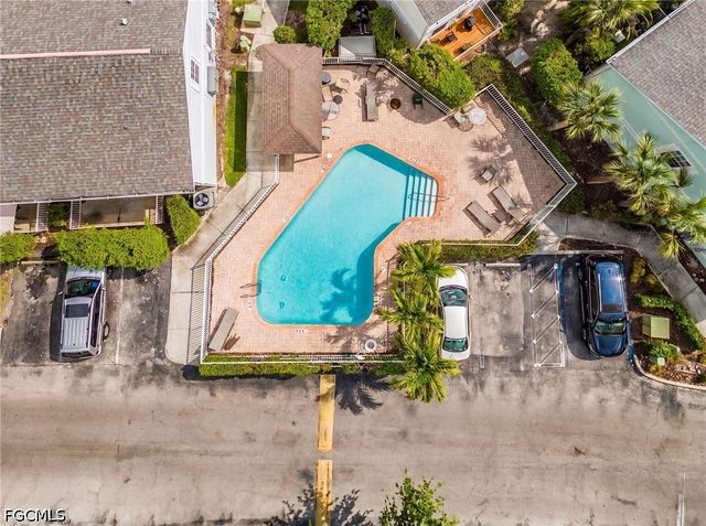 3285 Lindsey LN 2, Naples, FL 34109