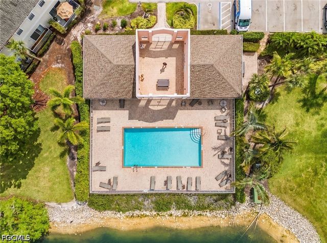 3285 Lindsey LN 2, Naples, FL 34109