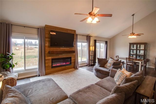 38 Katie Lynn Court, Glen Carbon, IL 62034