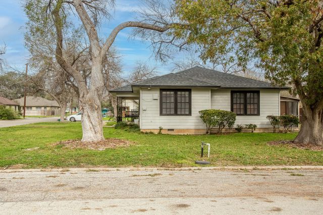 803 Peach ST, Seguin, TX 78155