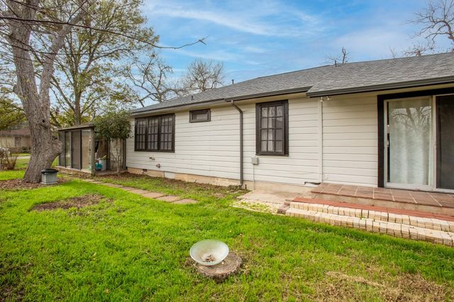 803 Peach ST, Seguin, TX 78155