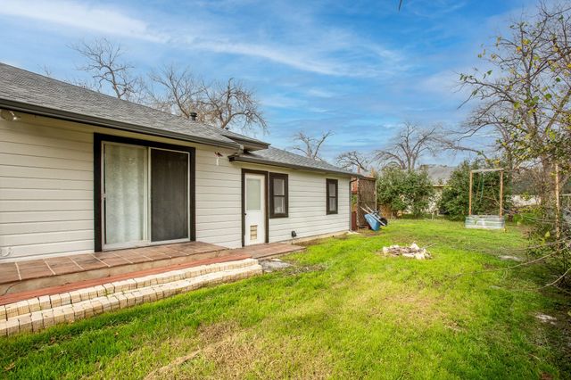 803 Peach ST, Seguin, TX 78155