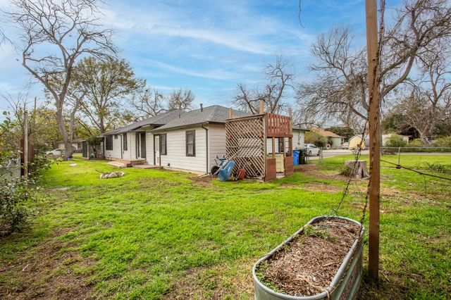 803 Peach ST, Seguin, TX 78155