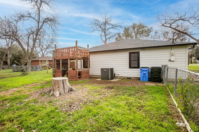 803 Peach ST, Seguin, TX 78155