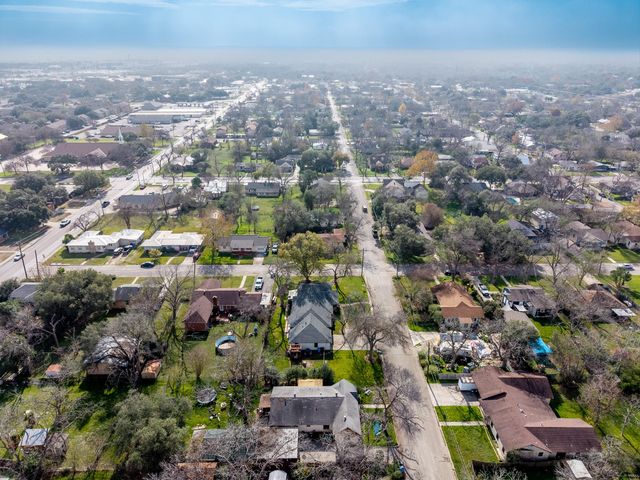 803 Peach ST, Seguin, TX 78155