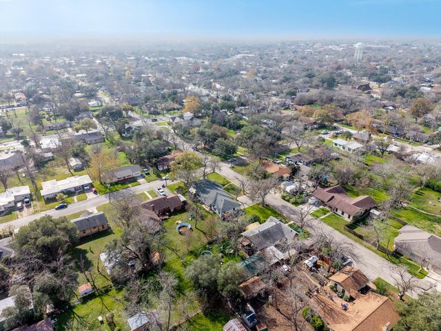 803 Peach ST, Seguin, TX 78155