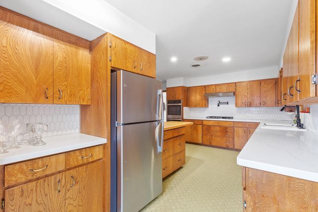 803 Peach ST, Seguin, TX 78155