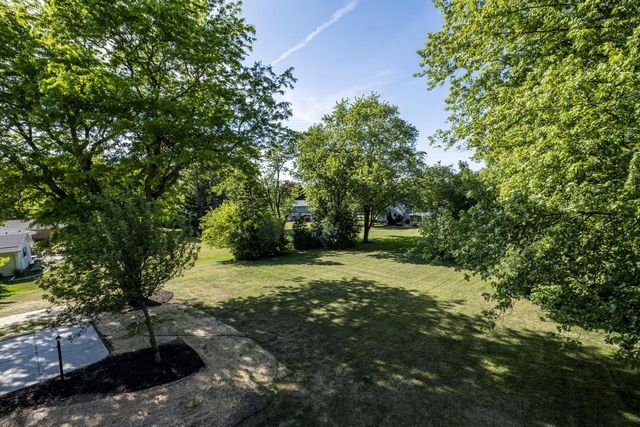 14420 Woodridge CIRCLE, Brookfield, WI 53005