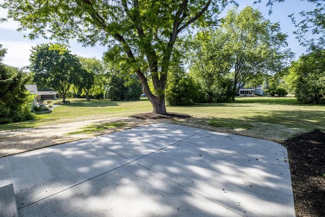 14420 Woodridge CIRCLE, Brookfield, WI 53005