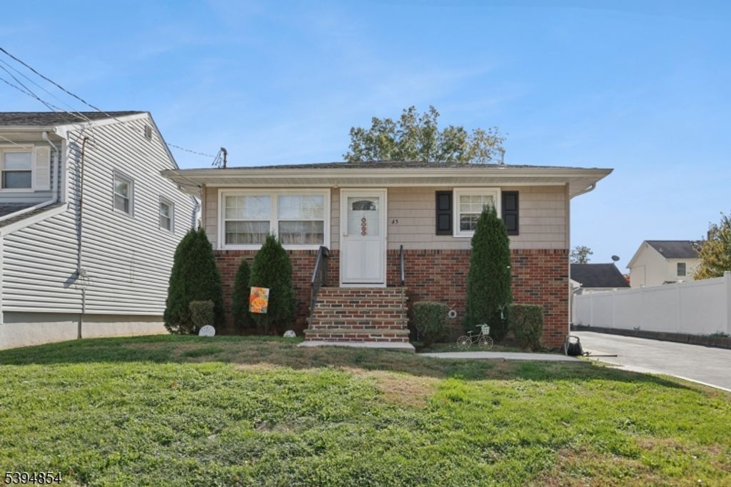45 Van Buren St, Woodbridge Twp., NJ 07095