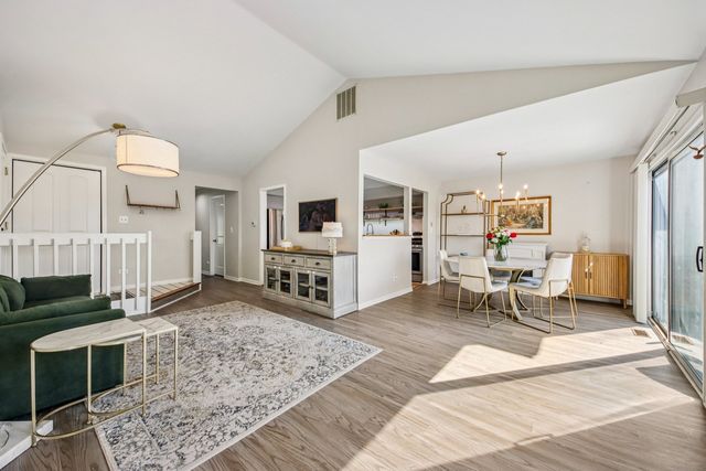 1254 Ballantrae Place D, Mundelein, IL 60060