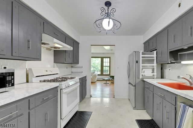 281 Rivara Ct, Ridgewood Village, NJ 07450