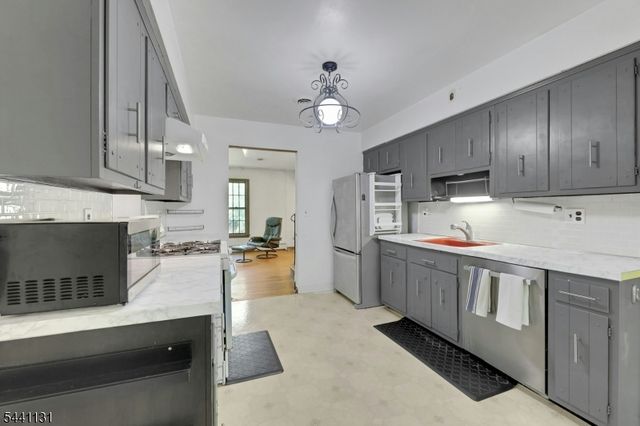 281 Rivara Ct, Ridgewood Village, NJ 07450