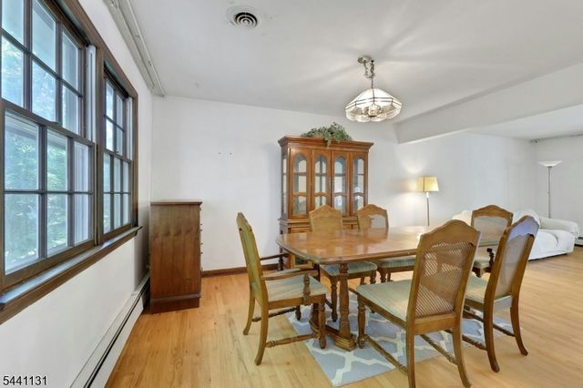 281 Rivara Ct, Ridgewood Village, NJ 07450