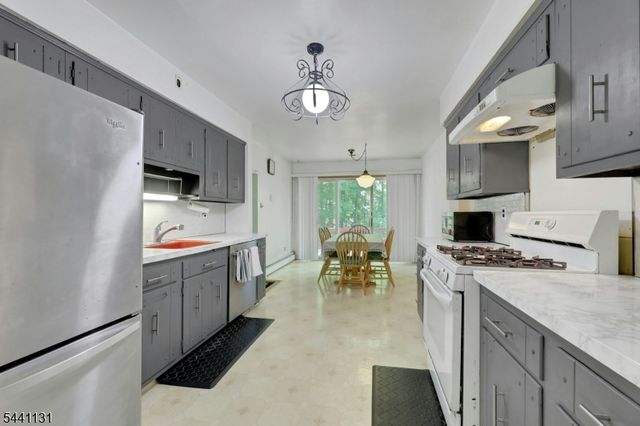 281 Rivara Ct, Ridgewood Village, NJ 07450