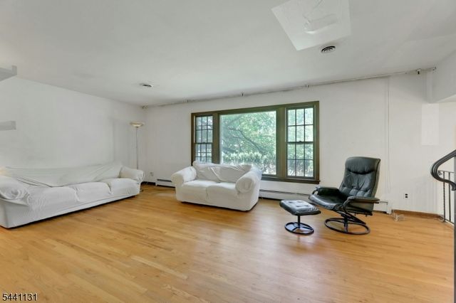 281 Rivara Ct, Ridgewood Village, NJ 07450