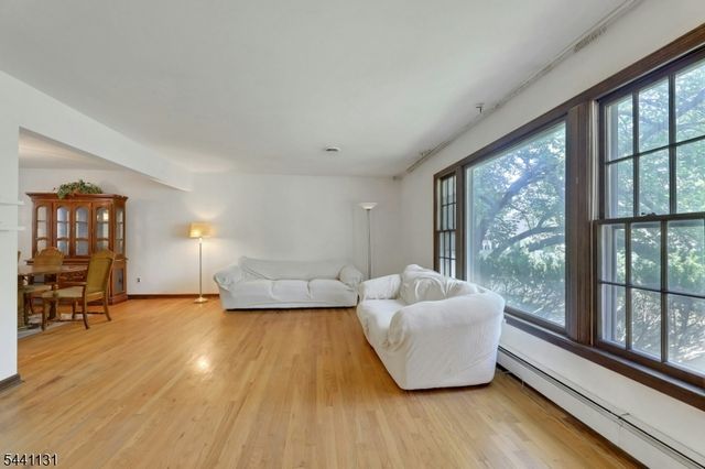 281 Rivara Ct, Ridgewood Village, NJ 07450