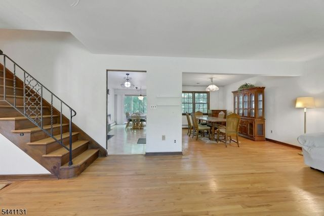281 Rivara Ct, Ridgewood Village, NJ 07450