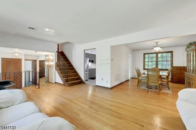 281 Rivara Ct, Ridgewood Village, NJ 07450