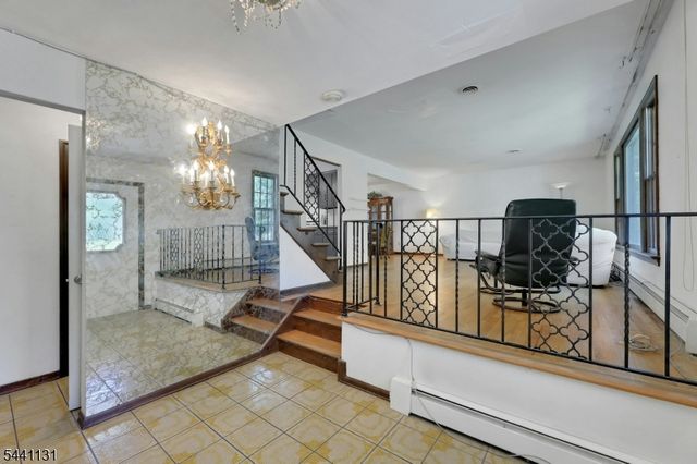 281 Rivara Ct, Ridgewood Village, NJ 07450