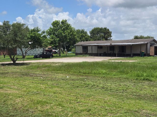8235 County Road 128, Pearland, TX 77511