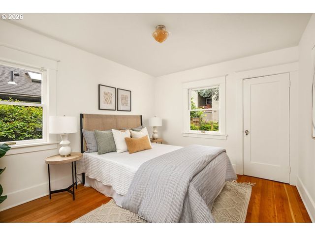 2440 Nw RALEIGH St, Portland, OR 97210