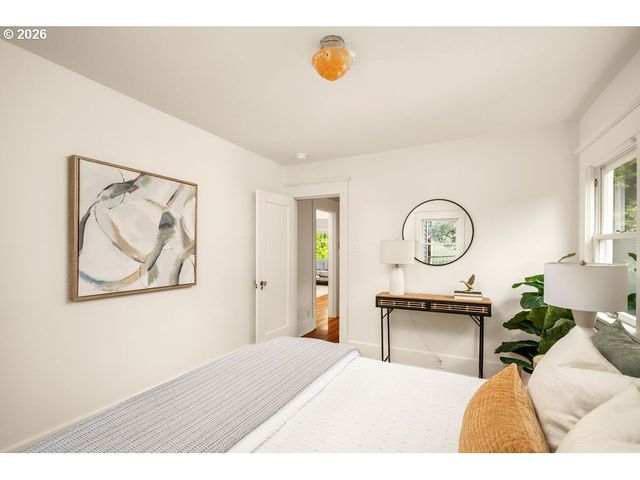 2440 Nw RALEIGH St, Portland, OR 97210