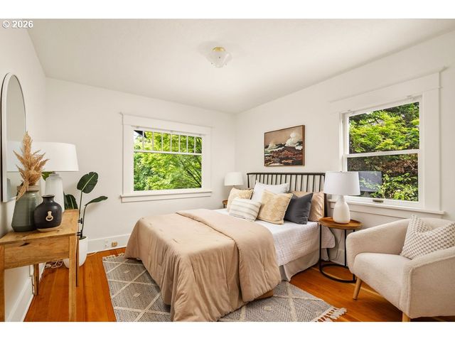 2440 Nw RALEIGH St, Portland, OR 97210