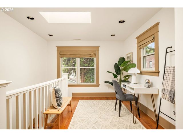 2440 Nw RALEIGH St, Portland, OR 97210
