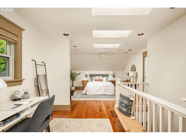 2440 Nw RALEIGH St, Portland, OR 97210