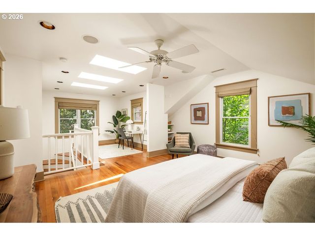 2440 Nw RALEIGH St, Portland, OR 97210