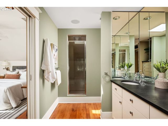 2440 Nw RALEIGH St, Portland, OR 97210