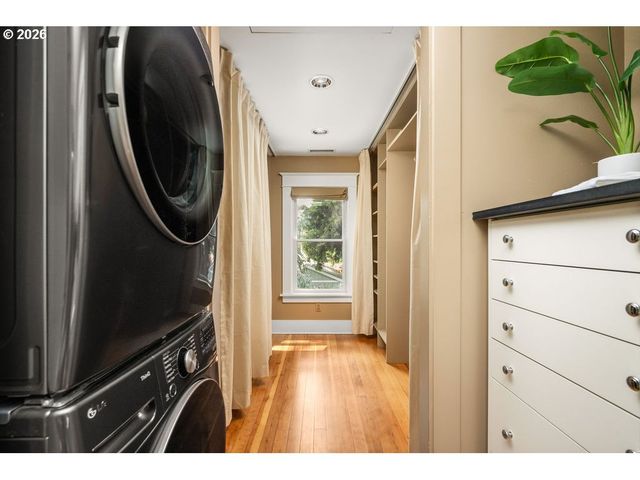 2440 Nw RALEIGH St, Portland, OR 97210