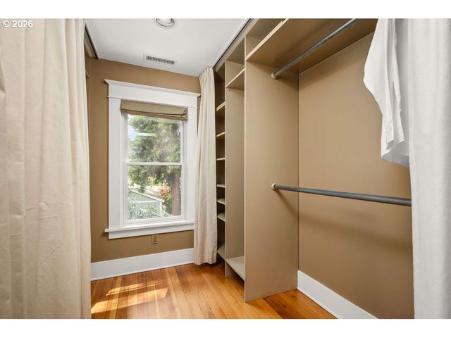 2440 Nw RALEIGH St, Portland, OR 97210