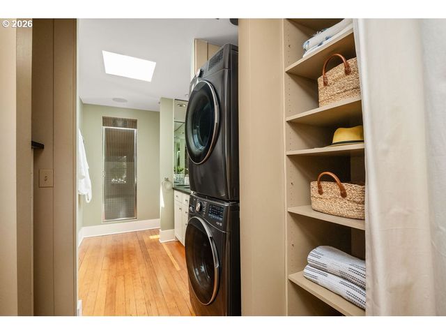 2440 Nw RALEIGH St, Portland, OR 97210