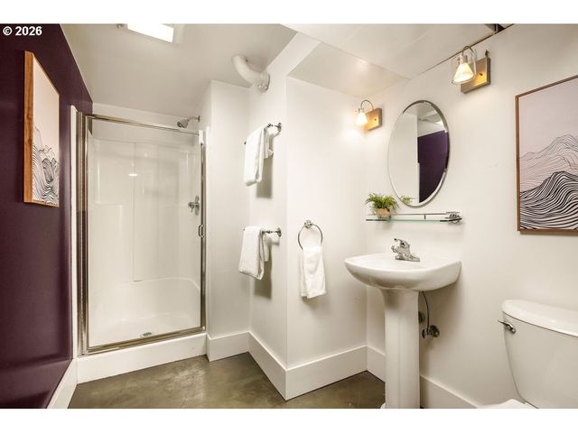 2440 Nw RALEIGH St, Portland, OR 97210