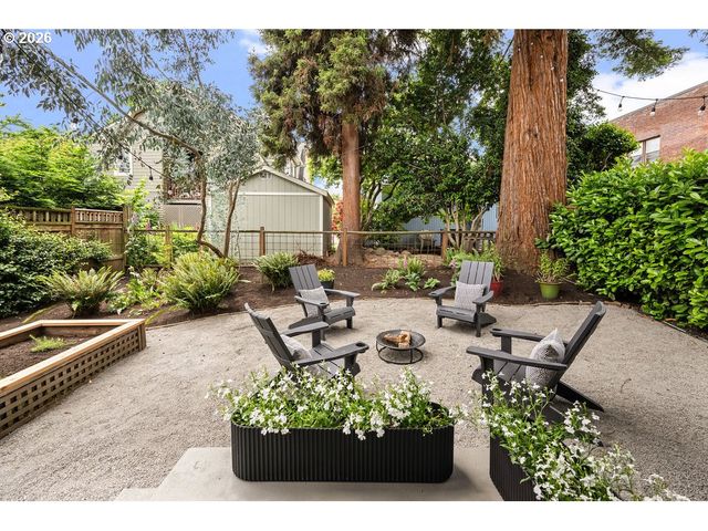 2440 Nw RALEIGH St, Portland, OR 97210