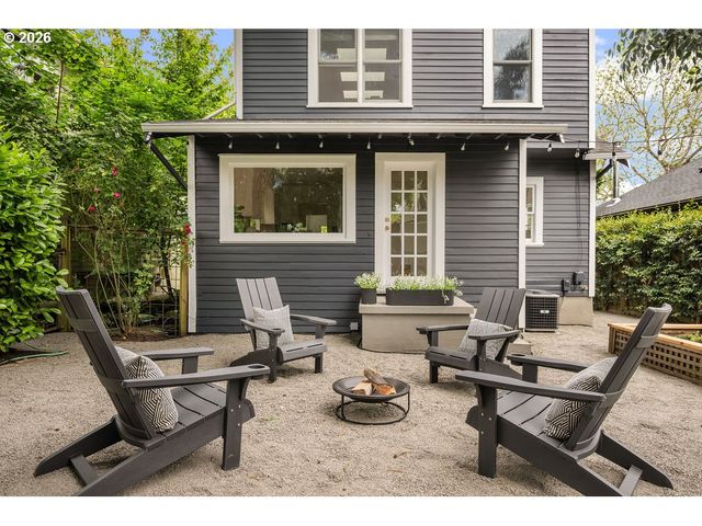 2440 Nw RALEIGH St, Portland, OR 97210