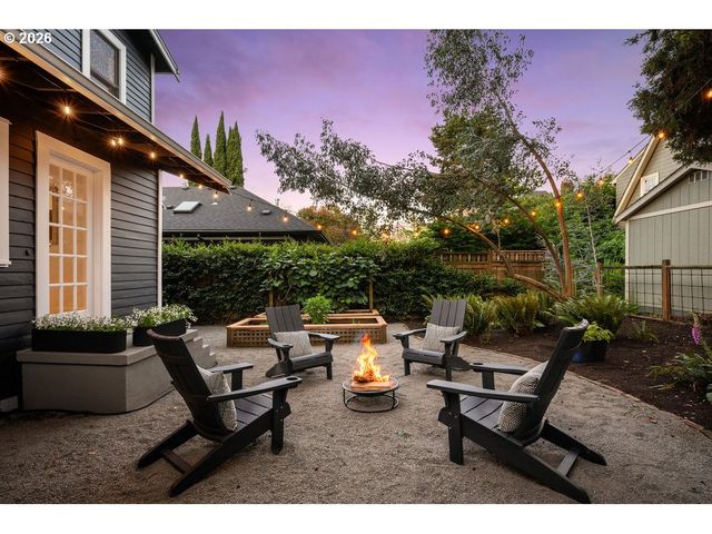 2440 Nw RALEIGH St, Portland, OR 97210